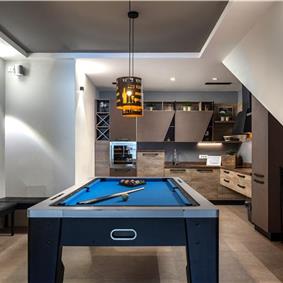 4 Bedroom Villa with Salt Water Pool, Private mini golf course and Rooftop Terrace near Opatija, Sleeps 8